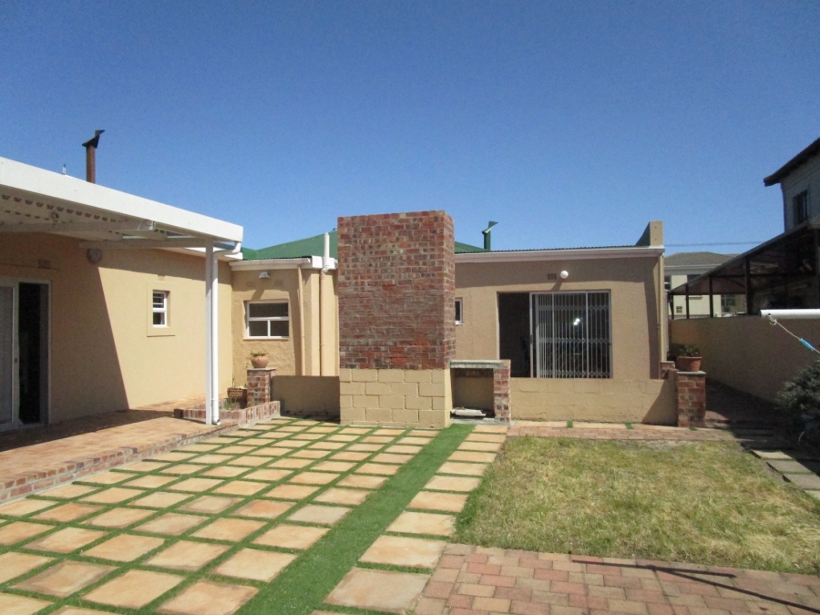 To Let 6 Bedroom Property for Rent in Crawford Western Cape